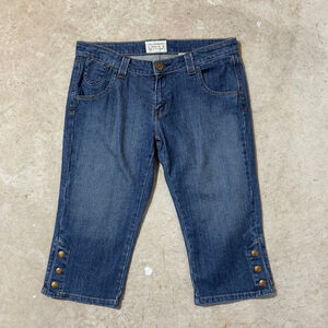 Levi Strauss Signature Bermuda Shorts Capris Women’s Size 10 Blue Zipper Fly